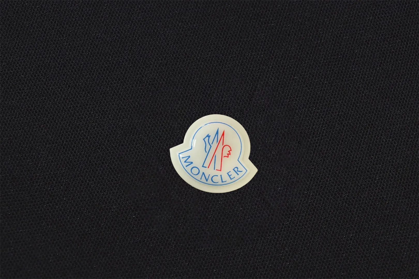 【New Arrival In Stock】𝐌𝐎𝐍𝐂𝐋𝐄𝐑~ #2025 New Arrival Quality POLO ， Breathable ， ， ， Quality。 ！ ， ！ LOGO Quality ：Black，White Sizes：M~L~XL~2XL~3XL